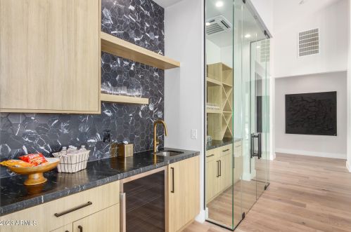 3118 42nd St, Phoenix AZ  85018-6418 exterior