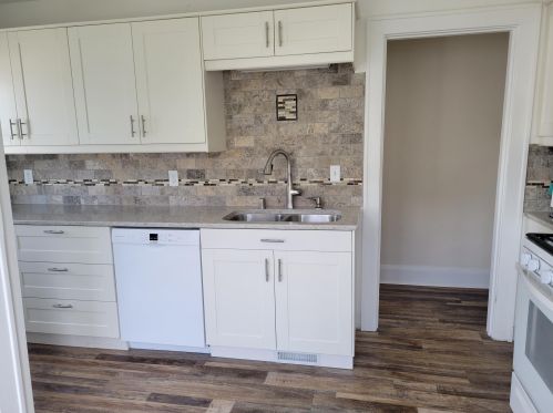 119 75th St, Milwaukee, WI 53213-3515