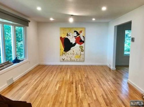 33 William St, Demarest, NJ 07627-2212