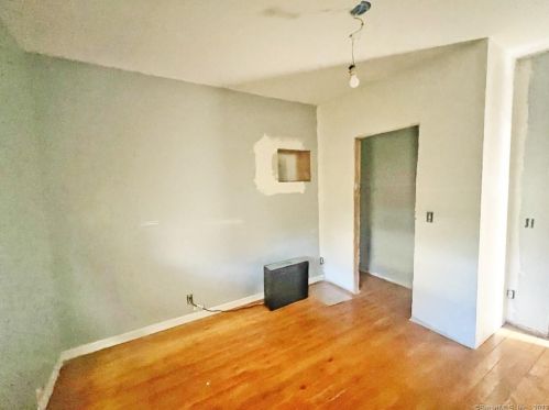 133 Jubilee St, New Britain CT  06051-2407 exterior