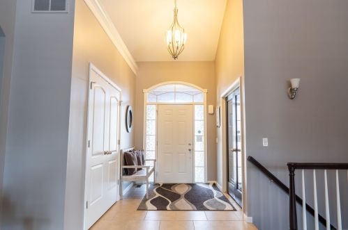 22560 Timbercrest Dr, Macomb Township, MI 48044-6227