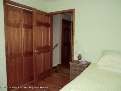 38 Locust Ter, Middletown NJ 07748-1404 exterior