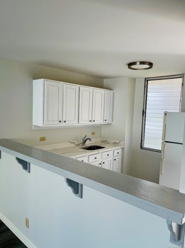 5122 Likini St, Honolulu HI  96818-2950 exterior