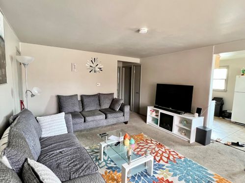 5734 76th St, Milwaukee, WI 53218-2256