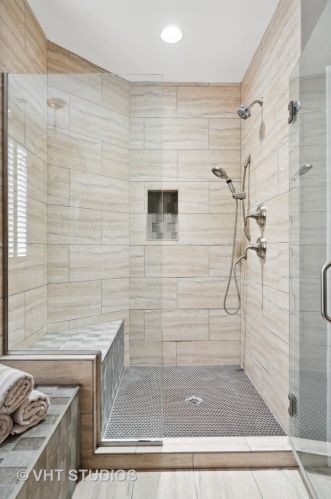 700 Orleans St, Chicago IL 60610-5017 exterior