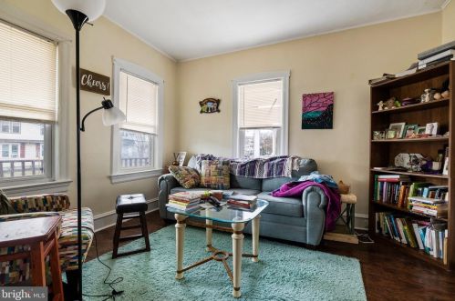 31 Clinton Ave, Camden NJ 08109-2006 exterior