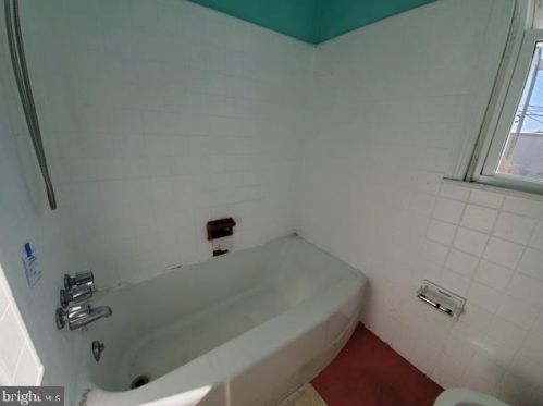 15 Sta Ave, Somerdale NJ 08083-1329 exterior