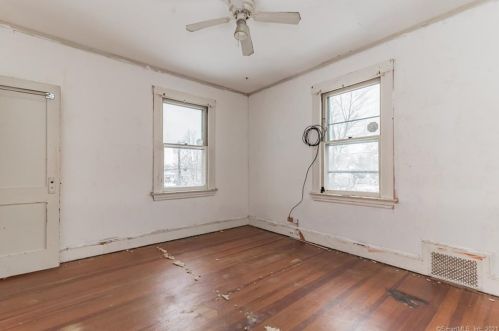 43 Elro St, Manchester CT 06040-4228 exterior