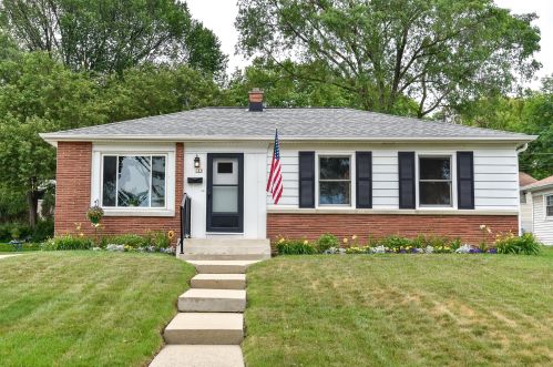 181 Glenview Ave, Milwaukee, WI 53213-3315