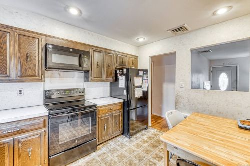 42 Larry Dr, Commack NY 11725-3326 exterior