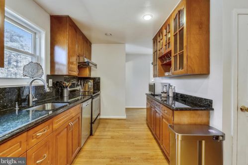 10 Grovepoint Ct, Rockville MD 20854-5505 exterior