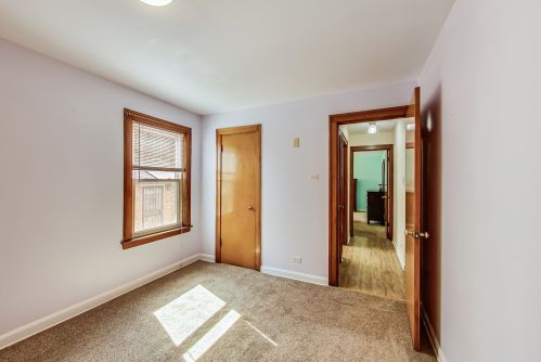 6147 Melvina Ave, Chicago IL 60638-4305 exterior