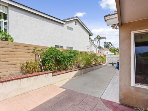 2416 Camino Del Sol, Fullerton CA 92833-1324 exterior