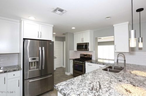 5711 12th Pl, Phoenix, AZ 85014-2328