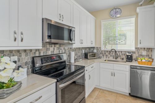 9927 Chadwick Dr, Fort Pierce FL 34987-2419 exterior