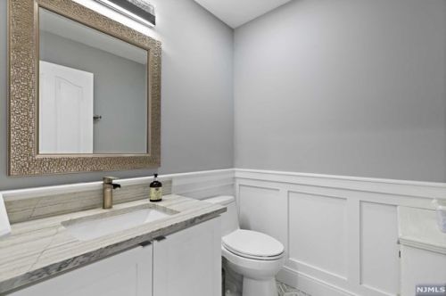 385 Lincoln Ave, Cliffside Park NJ 07010-1820 exterior