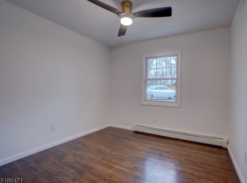 15 Normandy Cir, Hopatcong NJ  07843-1840 exterior