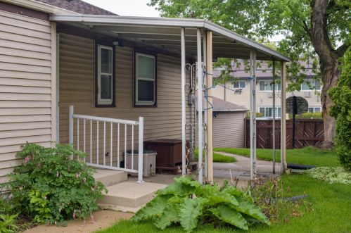 6220 Avalon St, Milwaukee, WI 53221-5107