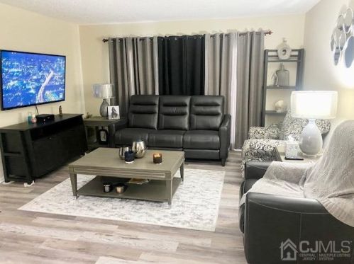 426 Lancaster Ct, Piscataway NJ  08854-6236 exterior