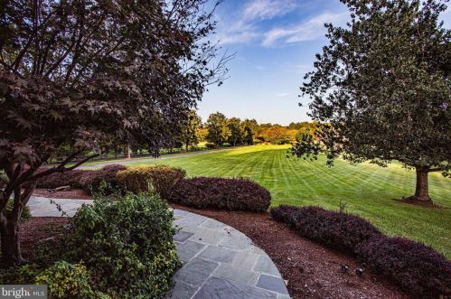 13606 Mt Prospect Dr, Rockville MD 20850-3510 exterior