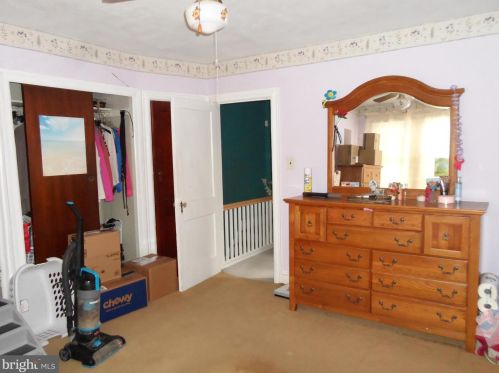 6147 Erdrick St, Philadelphia PA 19135-3516 exterior