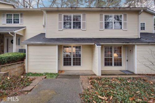 6822 Glenridge Dr, Atlanta GA  30328-2674 exterior
