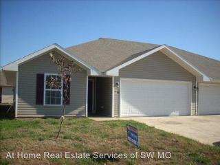 1142 Clifton Ave, Springfield MO  65802-1322 exterior