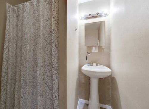 3414 Blumie St, Austin TX 78745-6704 exterior