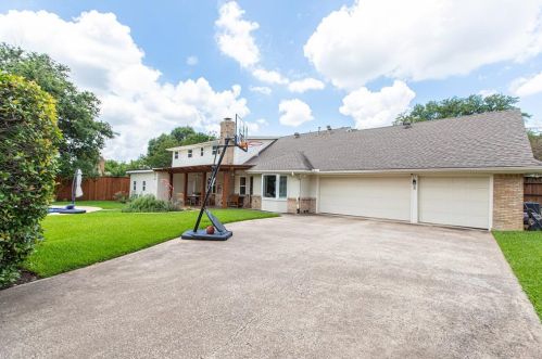 14140 Edgecrest Dr, Dallas TX 75254-2803 exterior