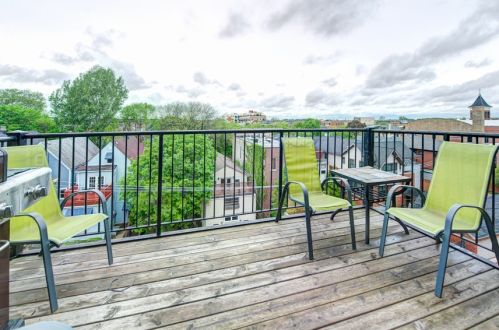 2730 Ashland Ave, Chicago IL 60614-7687 exterior