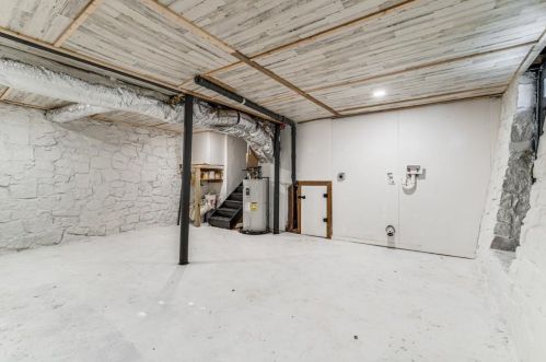 2264 Baker Rd, Atlanta GA 30318-6221 exterior