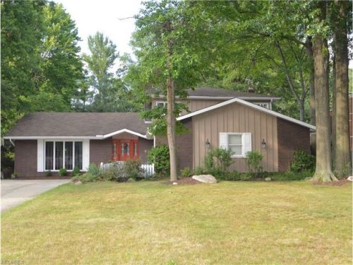 26984 Brahms Dr, Cleveland, OH 44145-2323