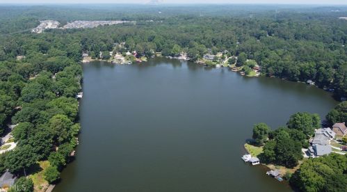 8388 Lake Dr, Lithonia GA  30039-5724 exterior