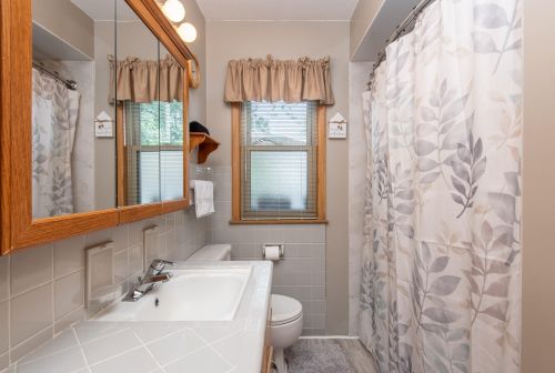 6957 Verona Ct, Milwaukee WI 53227-4429 exterior