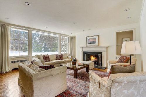 8415 Pelican Ln, Milwaukee WI 53217-2060 exterior