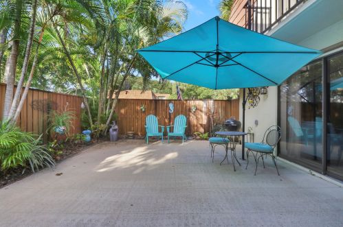 120 Buttonwood Ln, Boynton Beach FL 33436-7120 exterior