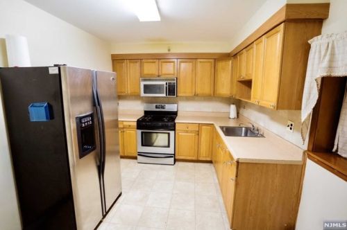 214 8 St, Fairview NJ 07022-1306 exterior