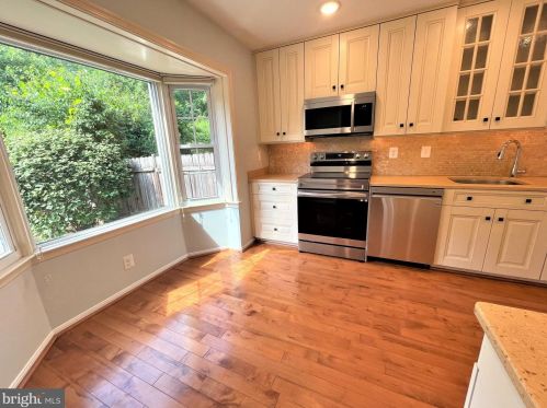 7623 Coddle Hbr Ln, Rockville MD 20854-3253 exterior