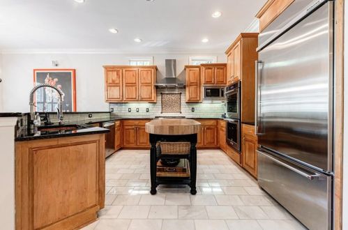 15 Conifer Cir, Atlanta GA 30342-4303 exterior