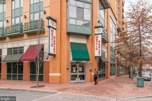 1418 Martha Custis Dr, Alexandria VA 22302-2028 exterior