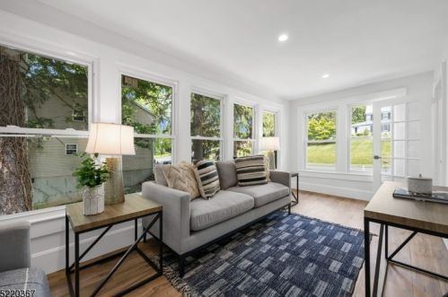 122 Ctr St, Clinton NJ 08809-1318 exterior