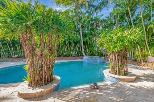 52 Lk Eden Dr, Boynton Beach FL 33435-8666 exterior