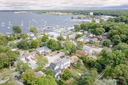 1849 Cherry St, Meskegon MI  49441-1013 exterior