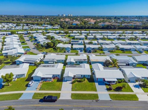 902 18 St, Boynton Beach FL 33426-5429 exterior