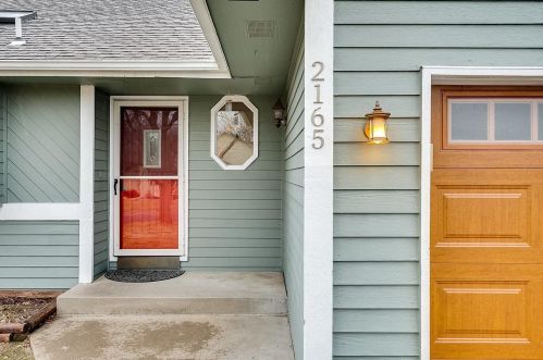 2165 Van Sloun Rd, Chaska, MN 55318-2880