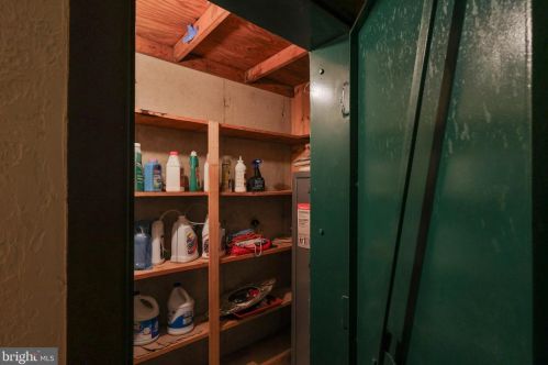 3319 Spg Vly Rd, Slatington PA 18080-3220 exterior