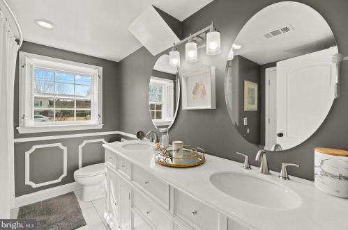 5608 Helmsdale Ln, Alexandria VA 22315-4137 exterior