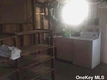 247 East Ave, Valley Stream NY  11580-3233 exterior