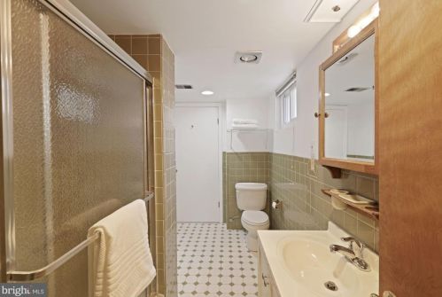 1539 Blue Meadow Rd, Rockville MD 20854-2622 exterior