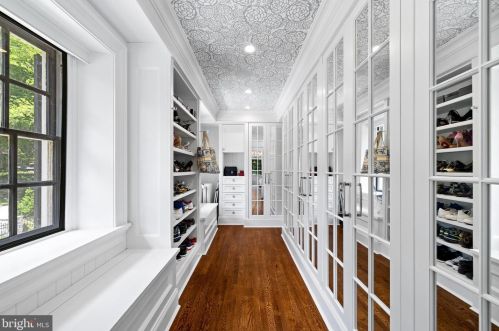 104 Mermaid Ln, Philadelphia PA 19118-3246 exterior